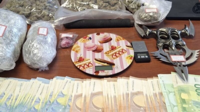 Θεσσαλονίκη: Εντοπίστηκε συμμορία που διακινούσε κοκαΐνη και κάνναβη – Τι βρέθηκαν στα σπίτια τους 