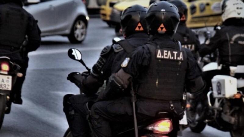 Θεσσαλονίκη: Επεισοδιακή σύλληψη 37χρονου με δύο ανήλικες σε κλεμμένη μοτοσυκλέτα - newstok.gr