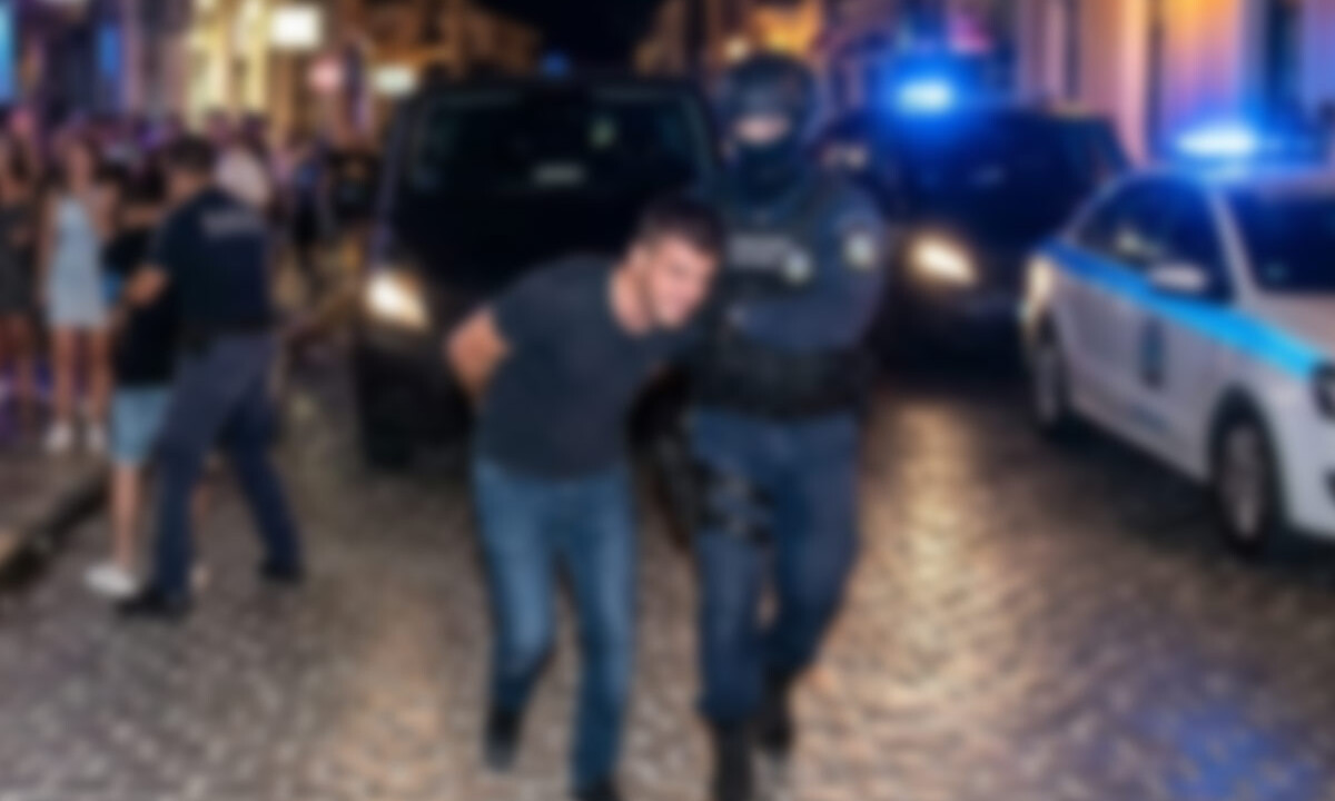 Χαμός τα ξημερώματα στο Αργοστόλι! Έλεγχος της Αστυνομίας σε γνωστό κλαμπ κατέληξε σε επιθέσεις, τραυματισμό ενστόλου και έξι συλλήψεις