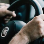 Τέλος στο «φακελάκι» για τα διπλώματα: Κάμερες και ψηφιακές καταγγελίες βάζουν φρένο στις παθογένειες