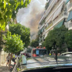 Μοτοσικλετιστής έσωσε γιαγιά από τις φλόγες στην Καλλιθέα: Συγκλονιστικές στιγμές στην οδό Αγίων Πάντων