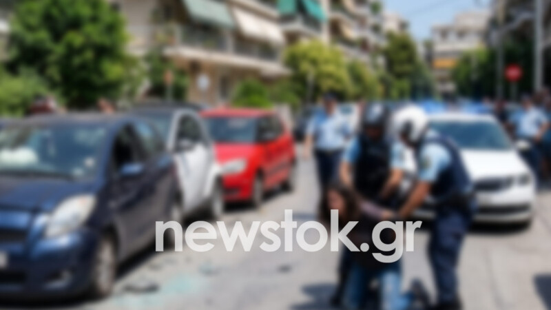 Χάος στους δρόμους της Αθήνας: 33χρονη έκλεψε αυτοκίνητο, τράκαρε και προσπάθησε να ξεφύγει με τα πόδια