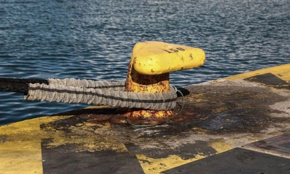 Πρόσκρουση πλοίου στο λιμάνι της Ραφήνας