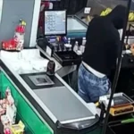 Καρέ-καρέ σε βίντεο η δράση της σπείρας που «χτυπούσε» με όπλα επιχειρήσεις σε Χαλκιδική και Λάρισα