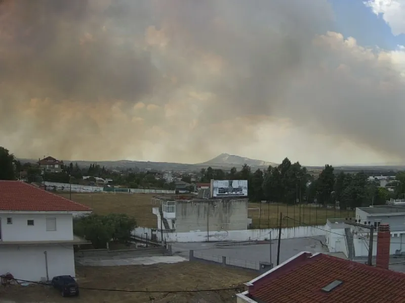 Τραγικός απολογισμός στη φωτιά στο Δερβένι Ωραιοκάστρου: Εντοπίστηκε σορός, στο νοσοκομείο γυναίκα με εγκαύματα