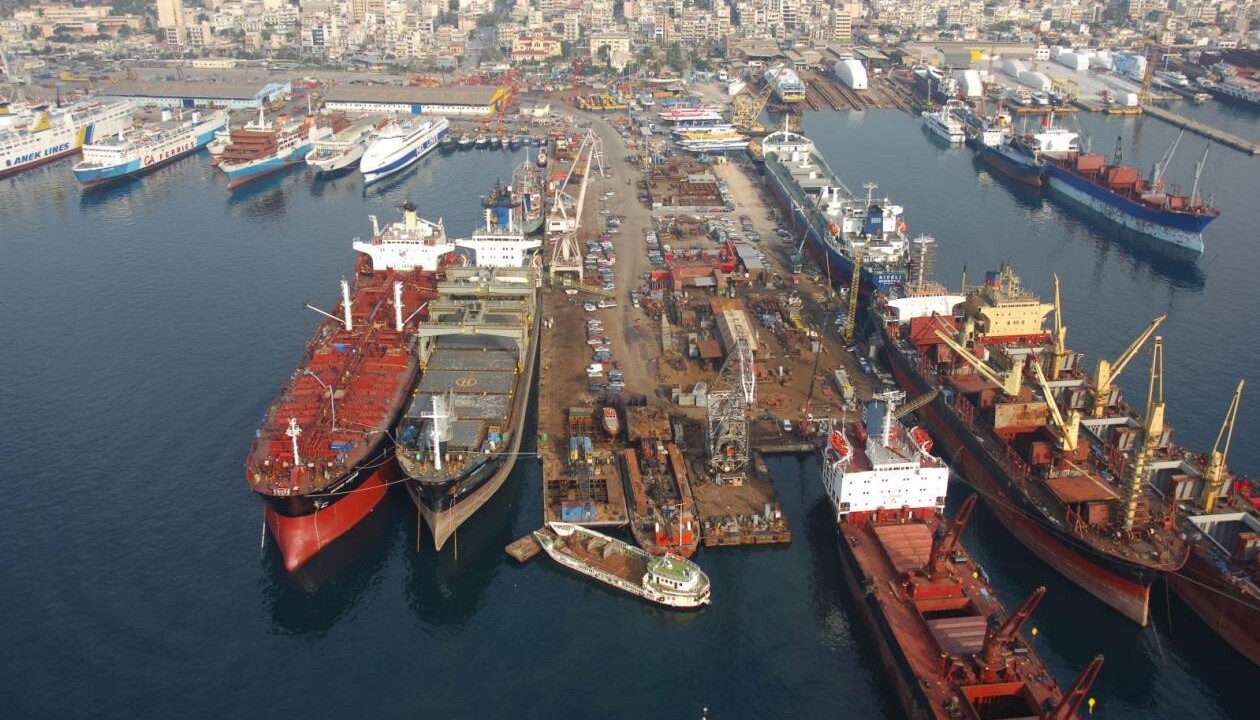Πέραμα: Σοβαρός τραυματισμός 61χρονου από τροχό κατά τη διάρκεια εργασιών σε πλοίο