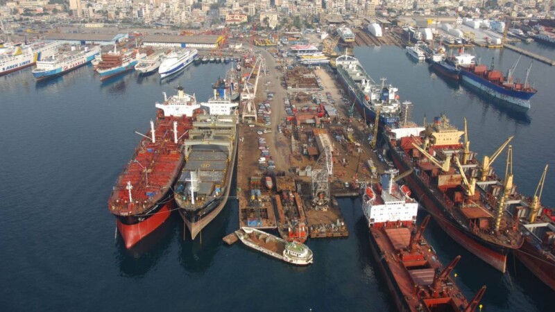 Πέραμα: Σοβαρός τραυματισμός 61χρονου από τροχό κατά τη διάρκεια εργασιών σε πλοίο
