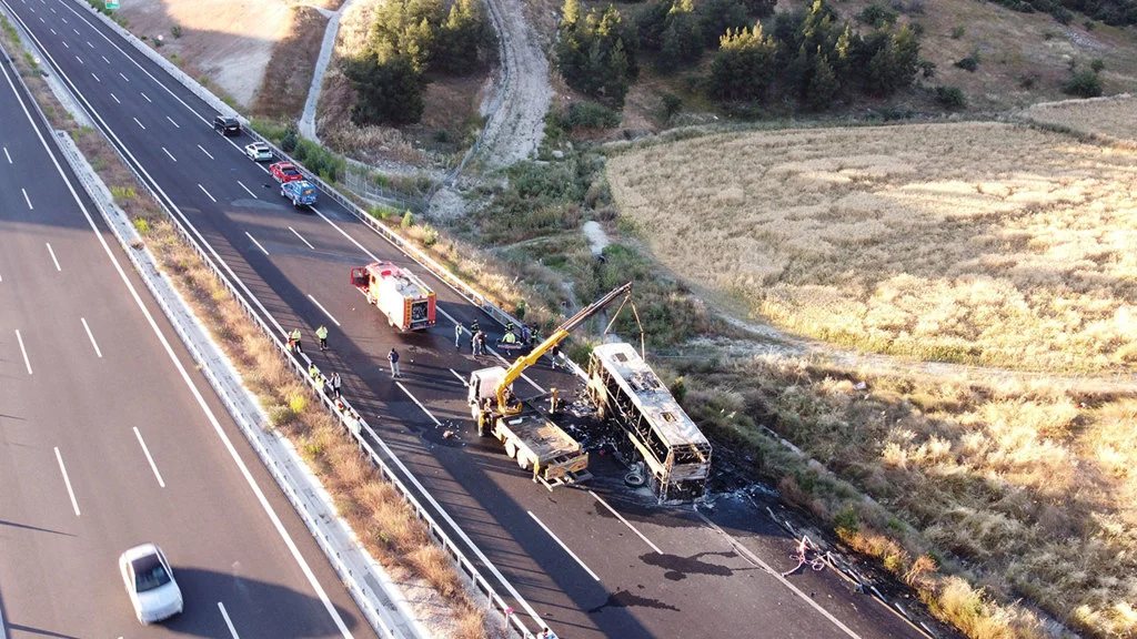 Ασύλληπτη τραγωδία στην Τουρκία: 8 άνθρωποι, ανάμεσά τους ένα βρέφος, βρήκαν μαρτυρικό θάνατο σε φλεγόμενο λεωφορείο - newstok.gr