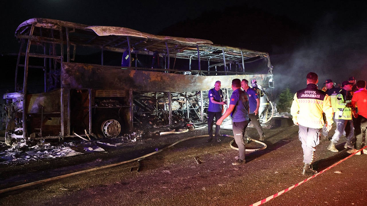 Ασύλληπτη τραγωδία στην Τουρκία: 8 άνθρωποι, ανάμεσά τους ένα βρέφος, βρήκαν μαρτυρικό θάνατο σε φλεγόμενο λεωφορείο