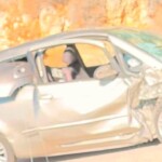 Σφοδρή σύγκρουση δύο οχημάτων στη Λεωφόρο Αθηνών - Σουνίου προκάλεσε χάος στην κυκλοφορία