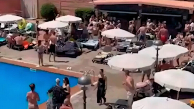 Συμπλοκή στην Ισπανία: Άνδρας χτύπησε 13χρονη για ξαπλώστρα