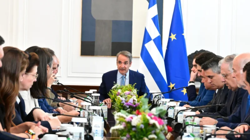 Κυριάκος Μητσοτάκης στο υπουργικό: '' Η πολιτεία τιμά τους δύο πυροσβέστες - Έχουμε μπροστά μας δύσκολες ημέρες '' - newstok.gr
