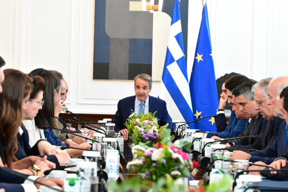 Κυριάκος Μητσοτάκης στο υπουργικό: '' Η πολιτεία τιμά τους δύο πυροσβέστες - Έχουμε μπροστά μας δύσκολες ημέρες '' - newstok.gr
