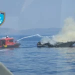Βυθίστηκε ταχύπλοο που πήρε φωτιά στη Βουλιαγμένη: Σώοι οι 4 επιβαίνοντες - newstok.gr