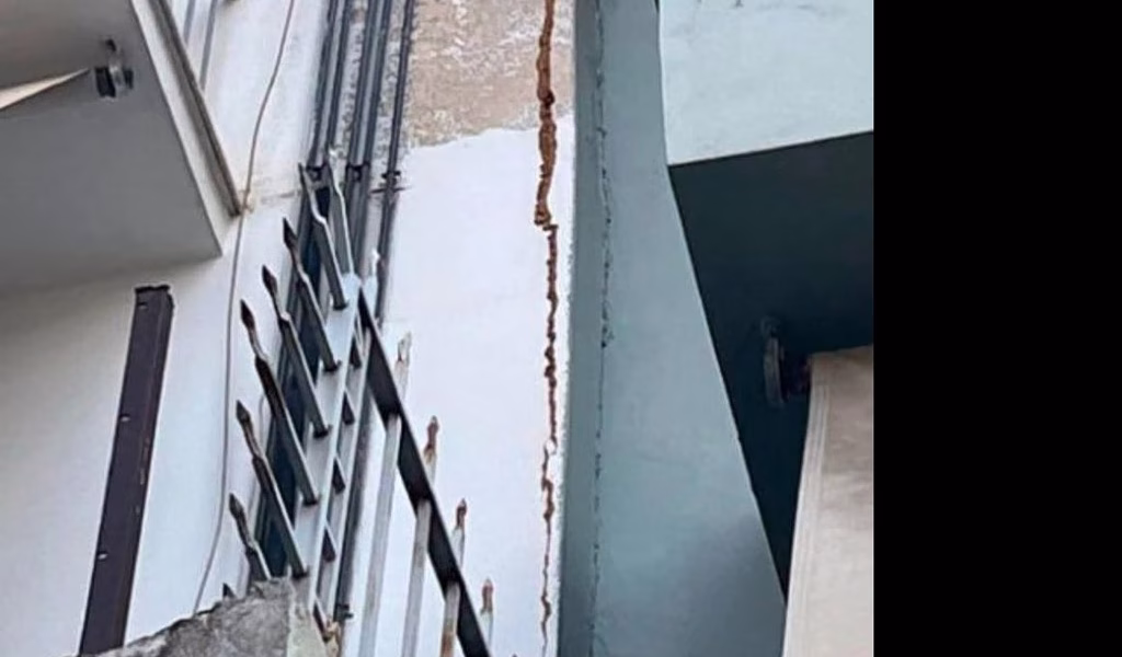 Χάρης Δούκας για τις ρωγμές σε σπίτια στην Κυψέλη: ” Κάτοικοι αναγκάστηκαν να εγκαταλείψουν τις οικίες τους ” – Ζητά συνάντηση με το υπουργείο Υποδομών