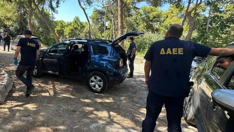 Συνελήφθησαν τρεις άνδρες για τη φωτιά στο θέατρο Badminton