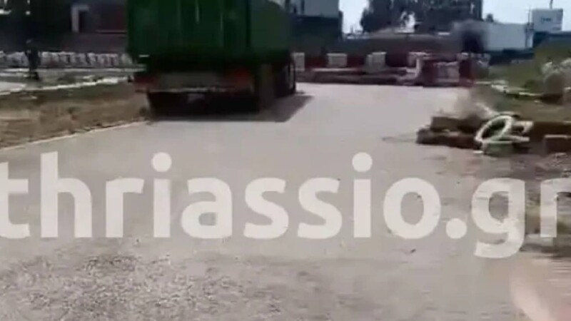Τροχαίο στον Ασπρόπυργο: Βαρύ όχημα βγήκε εκτός πορείας και κατέληξε μέσα σε πίστα καρτ