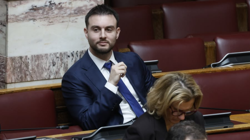 Κωνσταντίνος Φλώρος: Ο ανεξάρτητος βουλευτής που δεν επαναπαύεται στην έδρα του – Μιλάει με πράξεις και παρεμβαίνει διαρκώς στη Βουλή