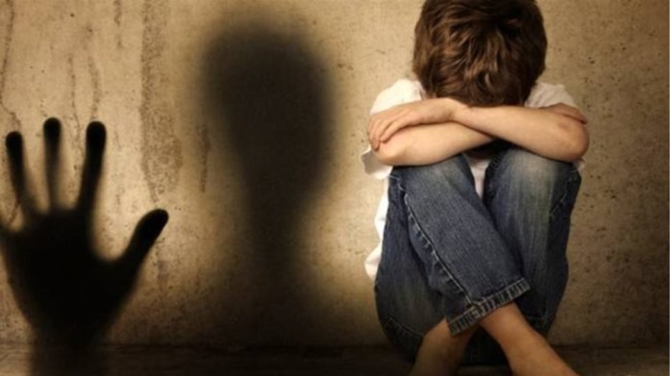Ηράκλειο: Συνελήφθη 58χρονος άνδρας για απόπειρα πνιγμού 8χρονου με μαξιλάρι επειδή τον ενοχλούσαν οι φωνές του - newstok.gr