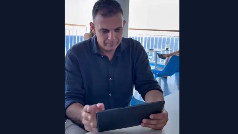 Στο πλευρό του Αλέξη Τσίπρα ο Γιώργος Καραμέρος! Το ξεχωριστό μήνυμα από το κατάστρωμα του πλοίου