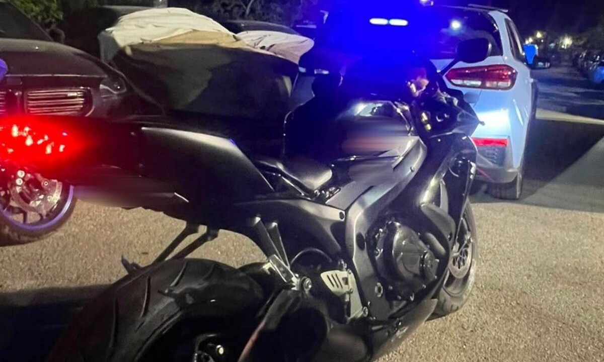 Σύλληψη 24χρονου στη Βάρκιζα για κόντρες με μοτοσυκλέτα