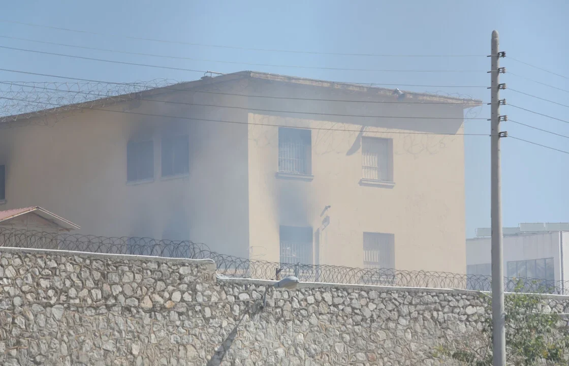 Φυλακές Κορυδαλλού: Κρατούμενοι έβαλαν φωτιά στα στρώματα τους - Δεν έχουν αναφερθεί τραυματισμοί - newstok.gr