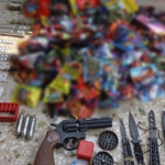 Τυχαίος έλεγχος στην Αθήνα «ξεσκέπασε» δίκτυο διακίνησης: Βρέθηκαν ναρκωτικά, μαχαίρια και σημειωματάριο με πελάτες