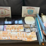 Σύλληψη 64χρονου στον Πειραιά: Κατασχέθηκαν ναρκωτικά και μετρητά