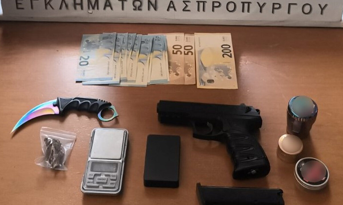 Χειροπέδες σε 22χρονο στις Αχαρνές μετά από αστυνομική έφοδο – Βρέθηκαν όπλα και ναρκωτικά