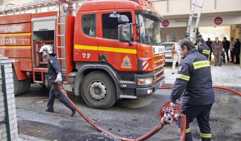 Ελληνικό: Πυρκαγιά σε υπόγειο γκαράζ πολυκατοικίας - Απομακρύνθηκαν οι ένοικοι, προληπτική εκκένωση δύο κτηρίων - newstok.gr