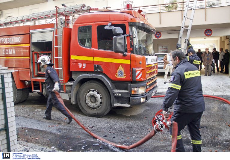 Ελληνικό: Πυρκαγιά σε υπόγειο γκαράζ πολυκατοικίας - Απομακρύνθηκαν οι ένοικοι, προληπτική εκκένωση δύο κτηρίων - newstok.gr