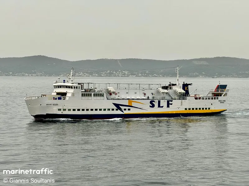 Τρόμος στη Σκιάθο: Επιβατηγό πλοίο έπεσε σε δεμένο τουριστικό σκάφος