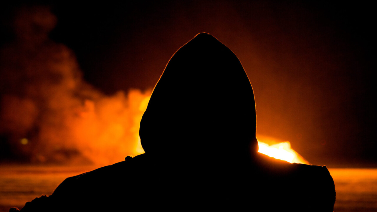 Εμπρηστική επίθεση με μολότοφ σε καφετέρια στον Άγιο Παντελεήμονα