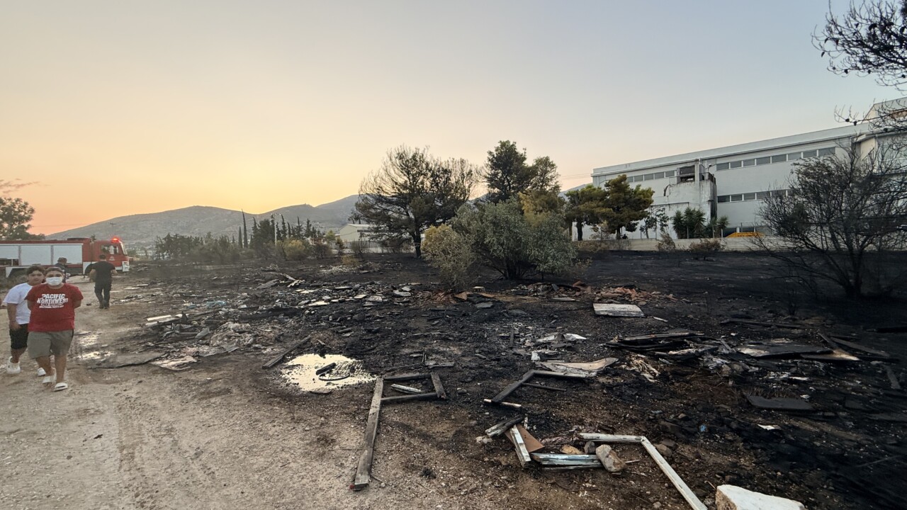 Φωτιά στις Αχαρνές: Κινητοποίηση δυνάμεων στο στρατόπεδο Καποτά - newstok.gr