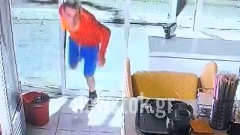 Θράσος χωρίς όρια: Έσπασε την τζαμαρία και άδειασε το ταμείο!