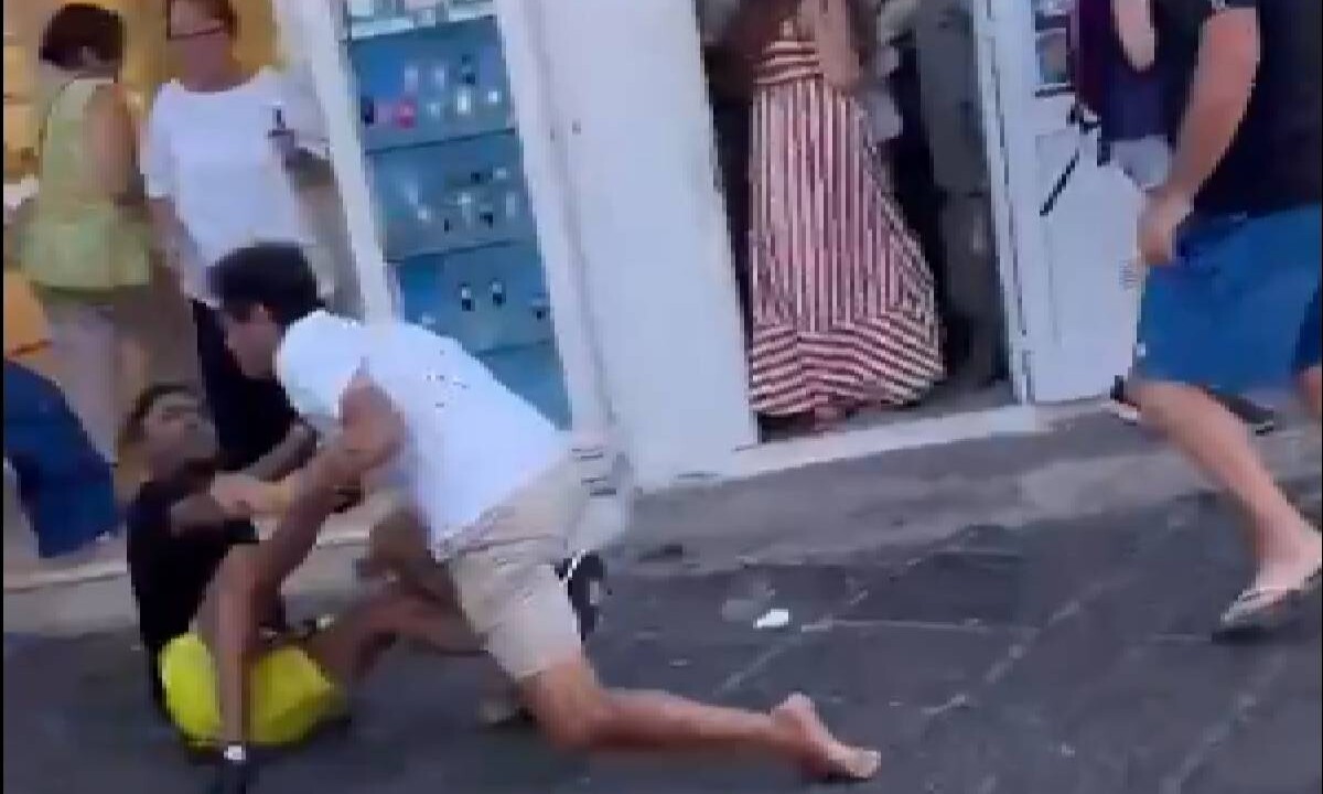 Βίαιη συμπλοκή τουριστών στο Κάπρι: Αντιδράσεις για ασφάλεια