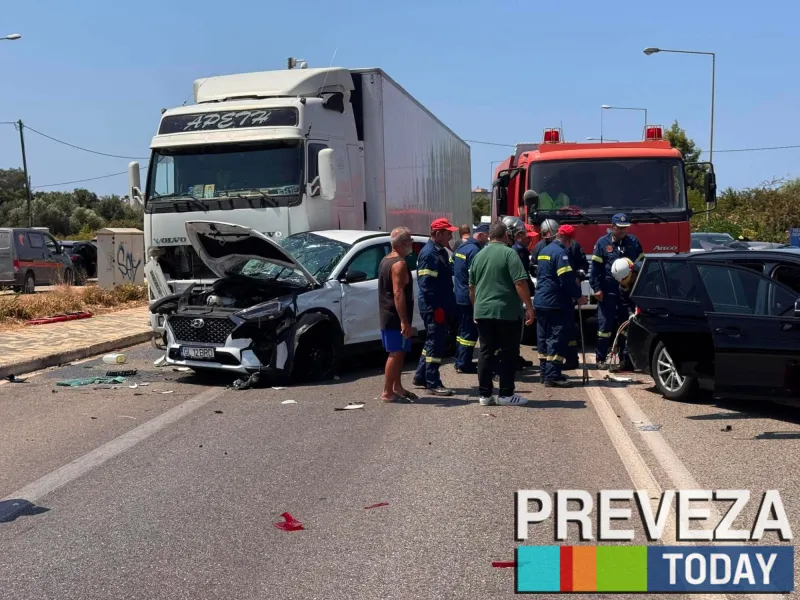 Σοβαρό τροχαίο στην είσοδο της υποθαλάσσιας σήραγγας Ακτίου - Πρέβεζας: Φορτηγό συγκρούστηκε με ΙΧ - 8 τραυματίες - newstok.gr