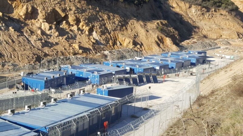 Νύχτα επεισοδίων στη Σιντική: Πετροπόλεμος και καταστροφές