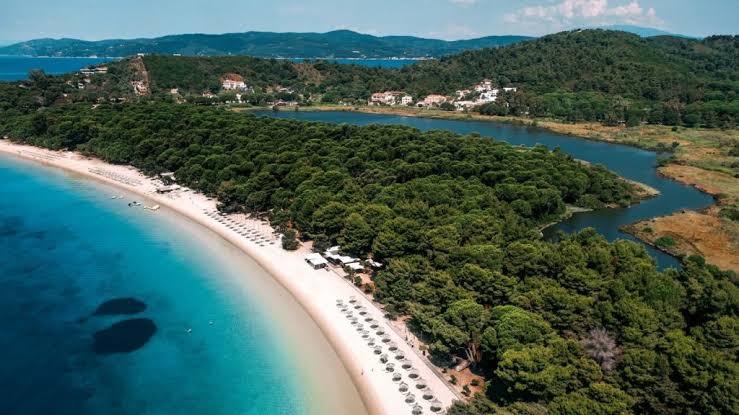Σκιάθος: Φυλάκιση 15 μηνών στη Βρετανίδα που μέθυσε με την 15χρονη κόρη της και προκάλεσε επεισόδιο στο Κέντρο Υγείας