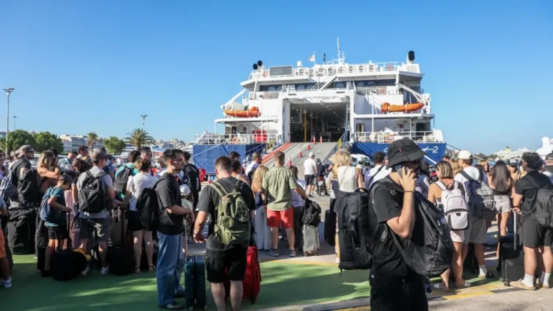 Εναλλακτικά νησιά ή φθηνή Ευρώπη; Οδηγός διακοπών Αυγούστου