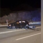 Σοβαρό τροχαίο από αναστροφή ΙΧ στην Αθηνών-Σουνίου – Το αμάξι συγκρούστηκε με μηχανή της ΔΙΑΣ