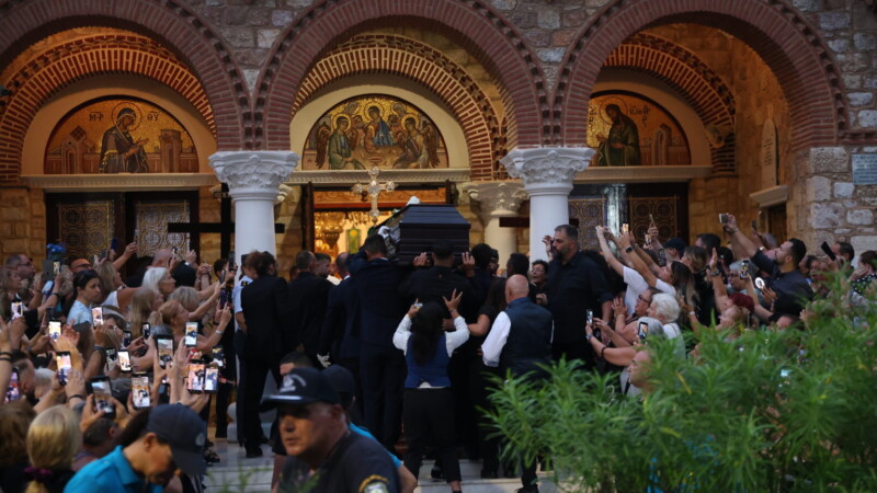 Γιώργος Μαζωνάκης: <<Θέλω σεβασμό και υπομονή>> - Η έκκληση του εφημέριου του Ιερού Ναού Αγίας Τριάδος στον κόσμο - Τελευταία νέα & Έκτακτες ειδήσεις Live