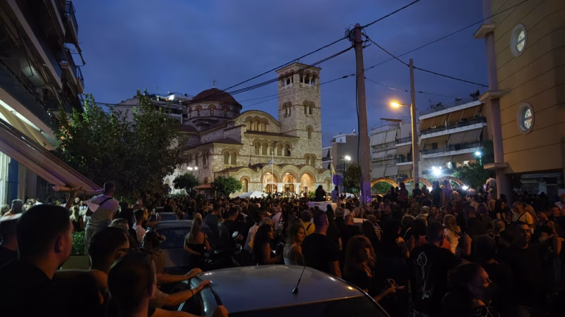 Ένταση στην λαϊκή αγρυπνία του Γιώργου Μαζωνάκη: Πολίτες ακινητοποίησαν επιδειξία και τον παρέδωσαν στην Αστυνομία - Τελευταία νέα & Έκτακτες ειδήσεις Live