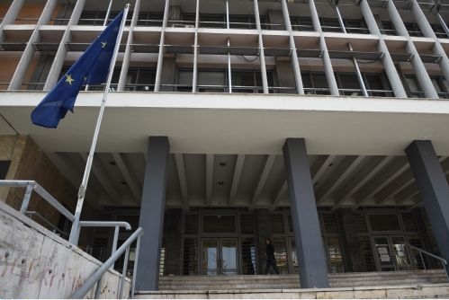 Θεσσαλονίκη: Αφέθηκε ελεύθερος με περιοριστικούς όρους ο 14χρονος που εισέβαλε με μαχαίρι σε σχολείο και απείλησε τους συμμαθητές του - Τελευταία νέα & Έκτακτες ειδήσεις Live