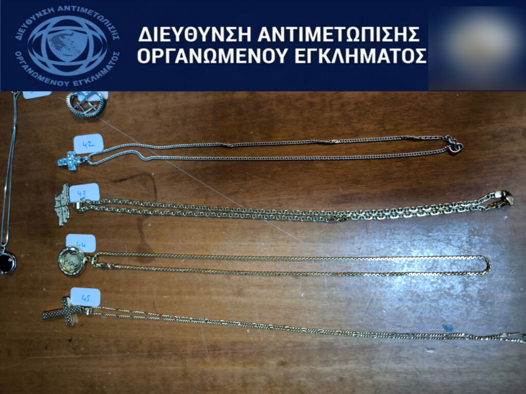 Χειροπέδες στη σπείρα με τους «αόρατους» αντικλείδες: Έκαναν φύλλο και φτερό σπίτια στην Αττική με λεία 179.000€ - Τελευταία νέα & Έκτακτες ειδήσεις Live