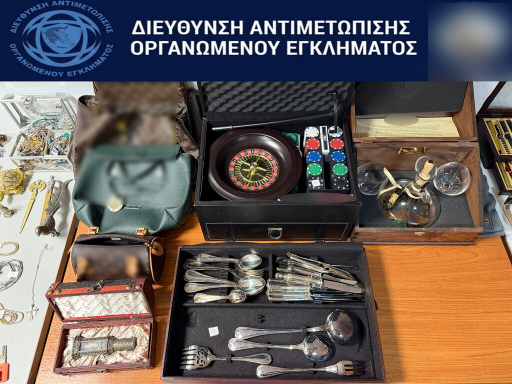 Χειροπέδες στη σπείρα με τους «αόρατους» αντικλείδες: Έκαναν φύλλο και φτερό σπίτια στην Αττική με λεία 179.000€ - Τελευταία νέα & Έκτακτες ειδήσεις Live