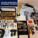 Χειροπέδες στη σπείρα με τους «αόρατους» αντικλείδες: Έκαναν φύλλο και φτερό σπίτια στην Αττική με λεία 179.000€ - Τελευταία νέα & Έκτακτες ειδήσεις Live