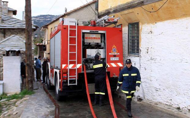 Κέρκυρα: Φωτιά σε σκεπή τετραώροφης πολυκατοικίας - Επεκτάθηκε στο δώμα - Τελευταία νέα & Έκτακτες ειδήσεις Live