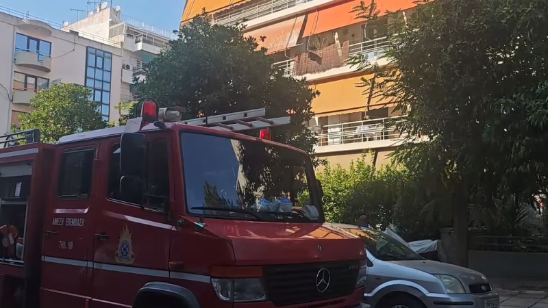 Φωτιά σε διαμέρισμα στην Καλλιθέα - Στο νοσοκομείο ηλικιωμένη με εγκαύματα - Τελευταία νέα & Έκτακτες ειδήσεις Live