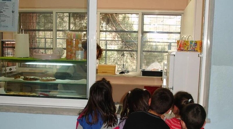 Σχολικά κυλικεία: Τι αλλάζει στις ποσότητες και τις μερίδες των προϊόντων - Τελευταία νέα & Έκτακτες ειδήσεις Live